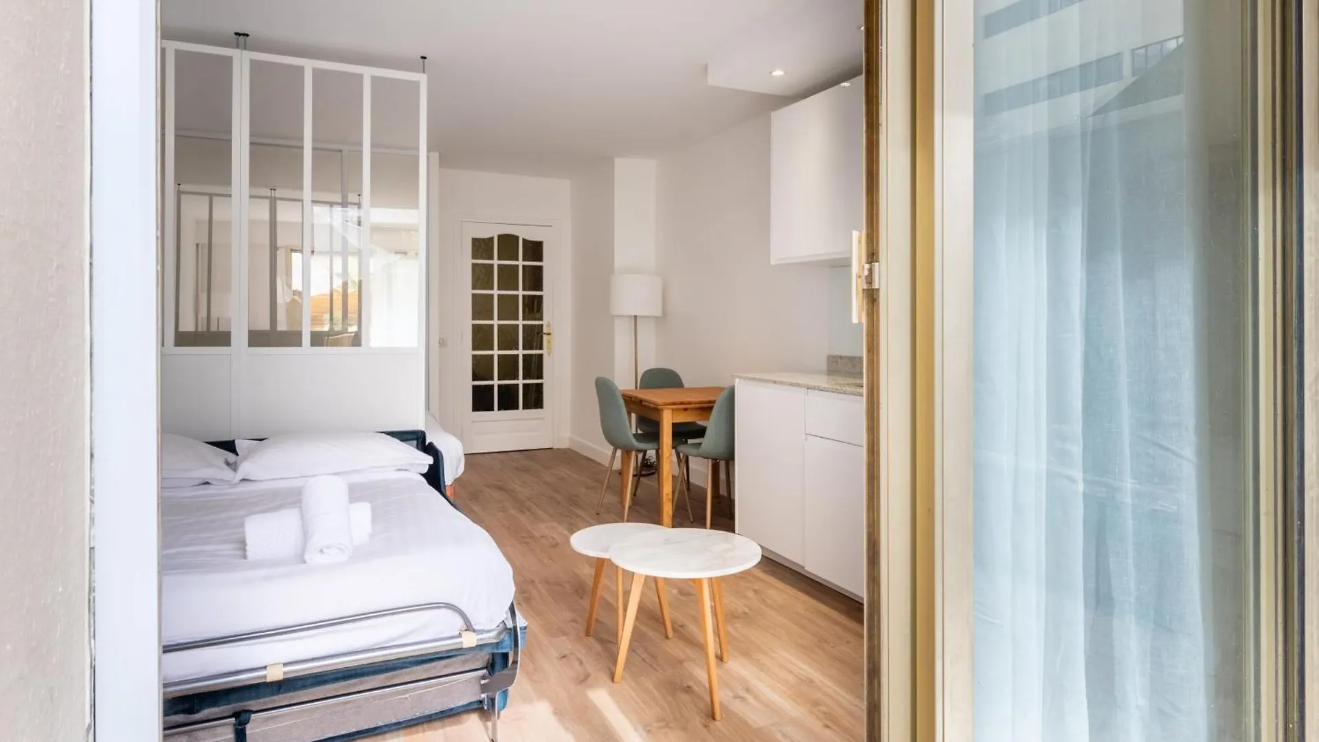 Stylish 1Bd Flat With Patio Rue Des Petites Ecuries Apartment Paris