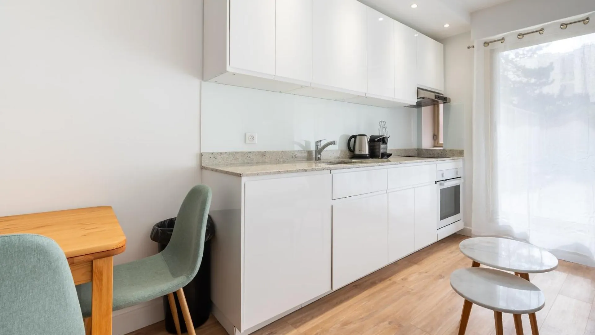 Stylish 1Bd Flat With Patio Rue Des Petites Ecuries Apartment Paris