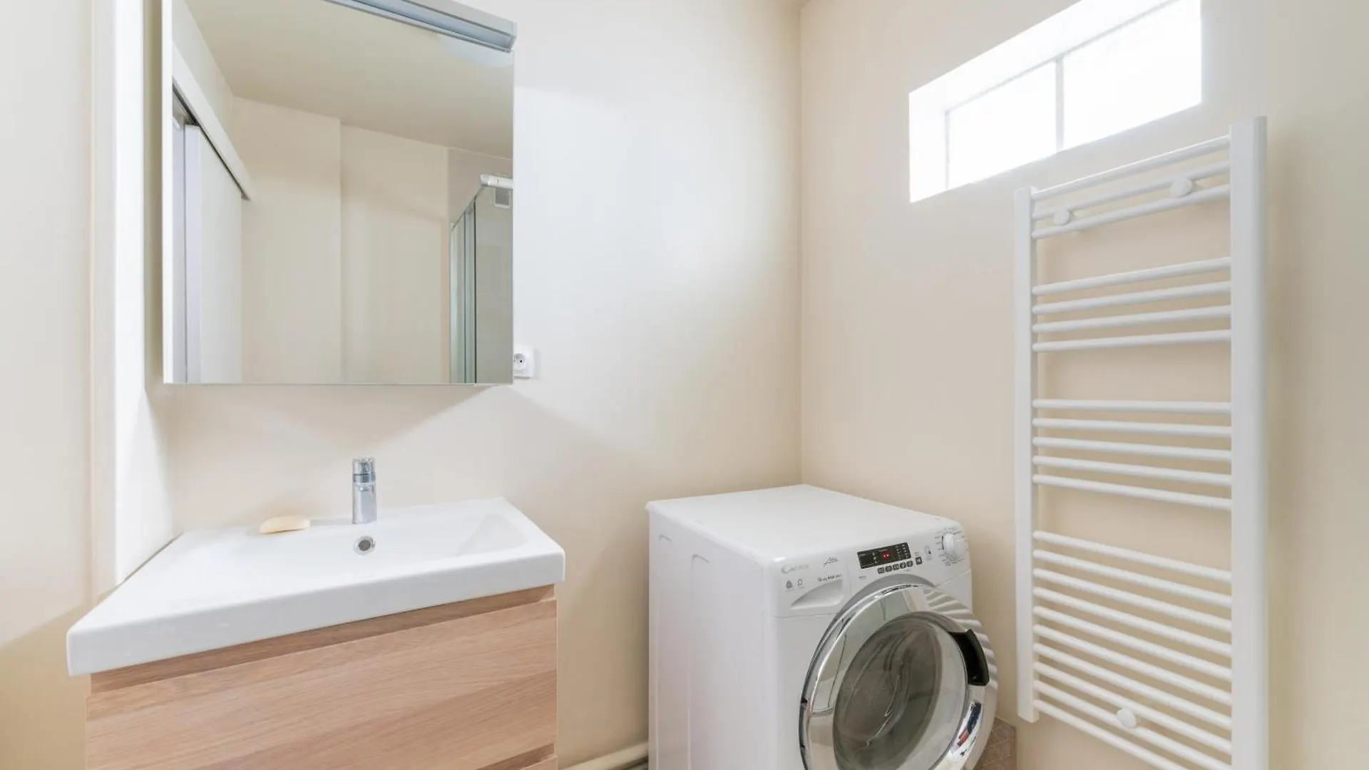 Stylish 1Bd Flat With Patio Rue Des Petites Ecuries Apartment Paris
