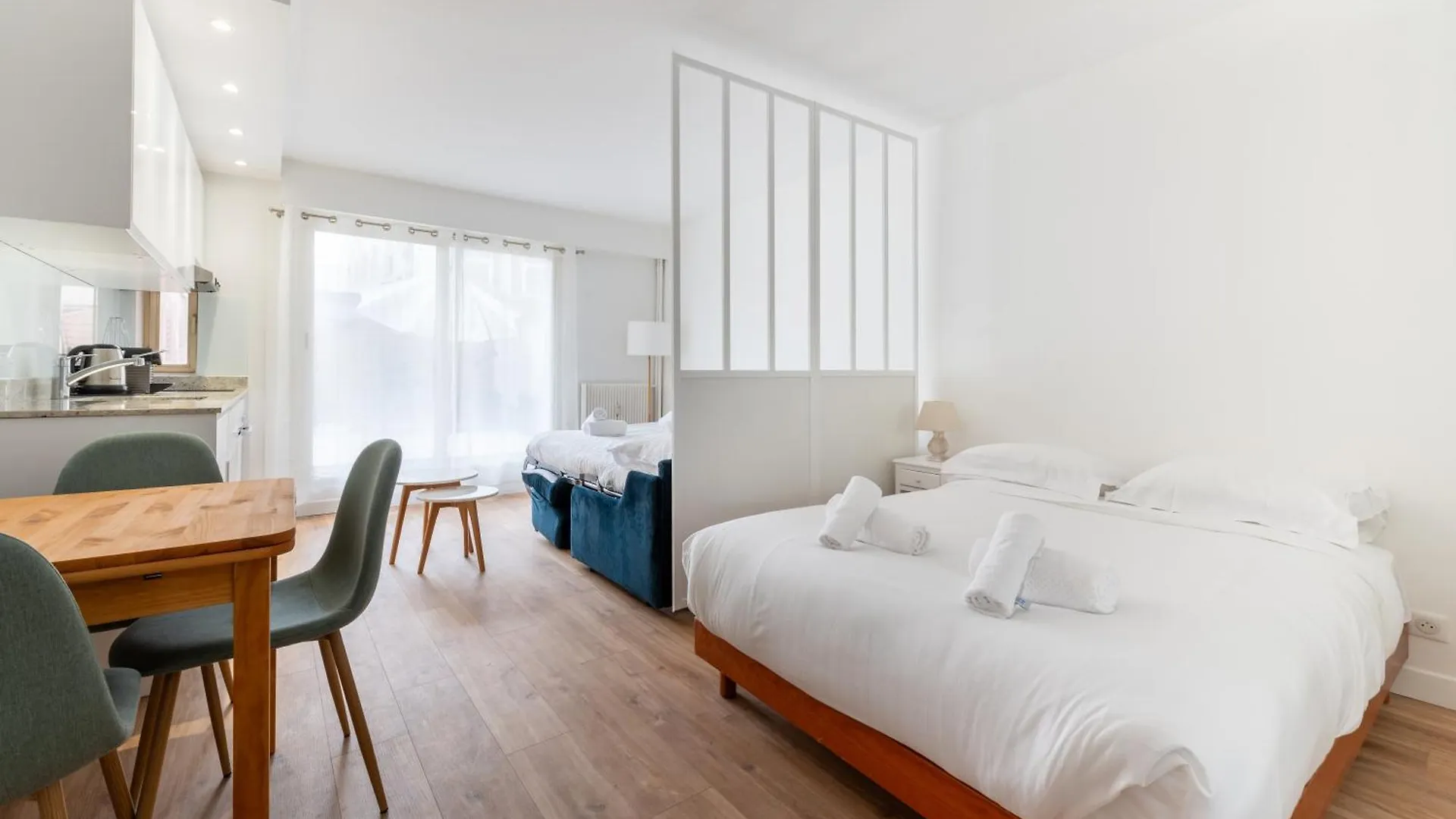Stylish 1Bd Flat With Patio Rue Des Petites Ecuries Apartment Paris