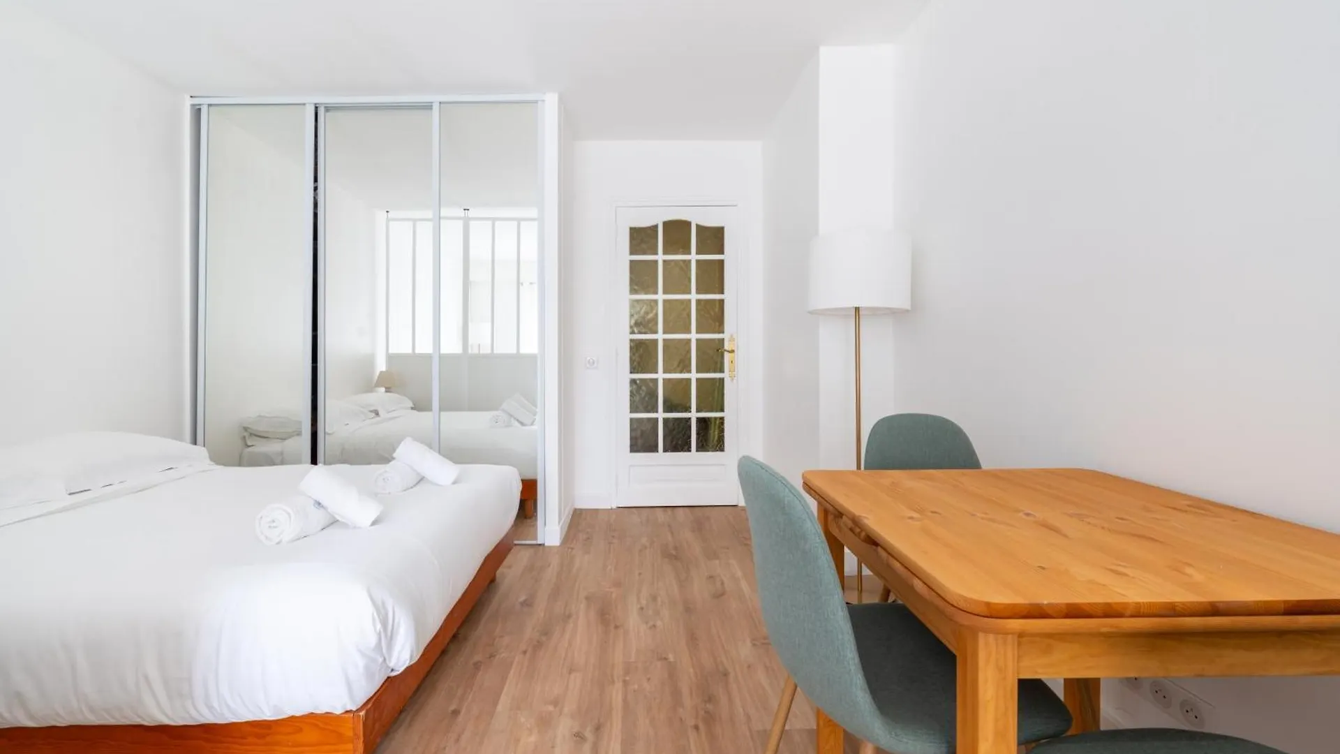 Stylish 1Bd Flat With Patio Rue Des Petites Ecuries Apartment Paris