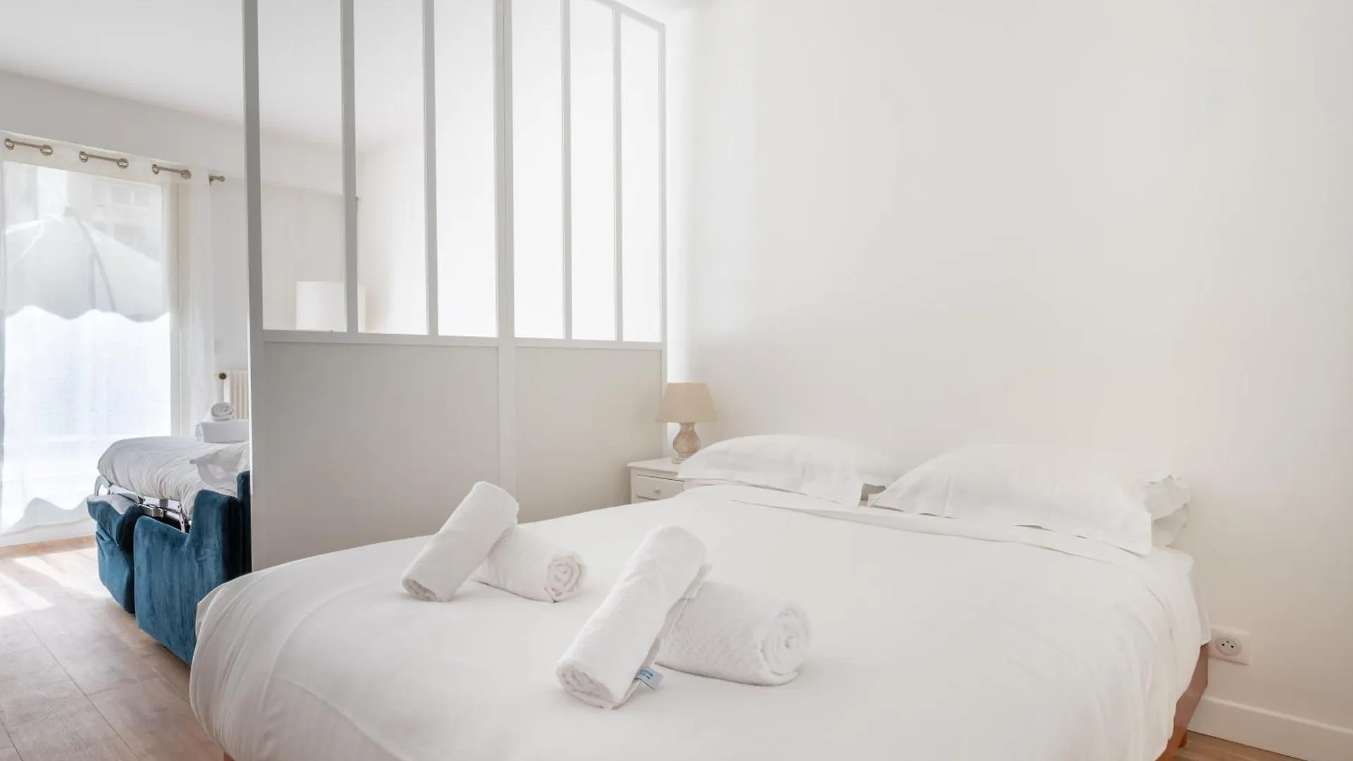 Stylish 1Bd Flat With Patio Rue Des Petites Ecuries Apartment Paris 0*,  France