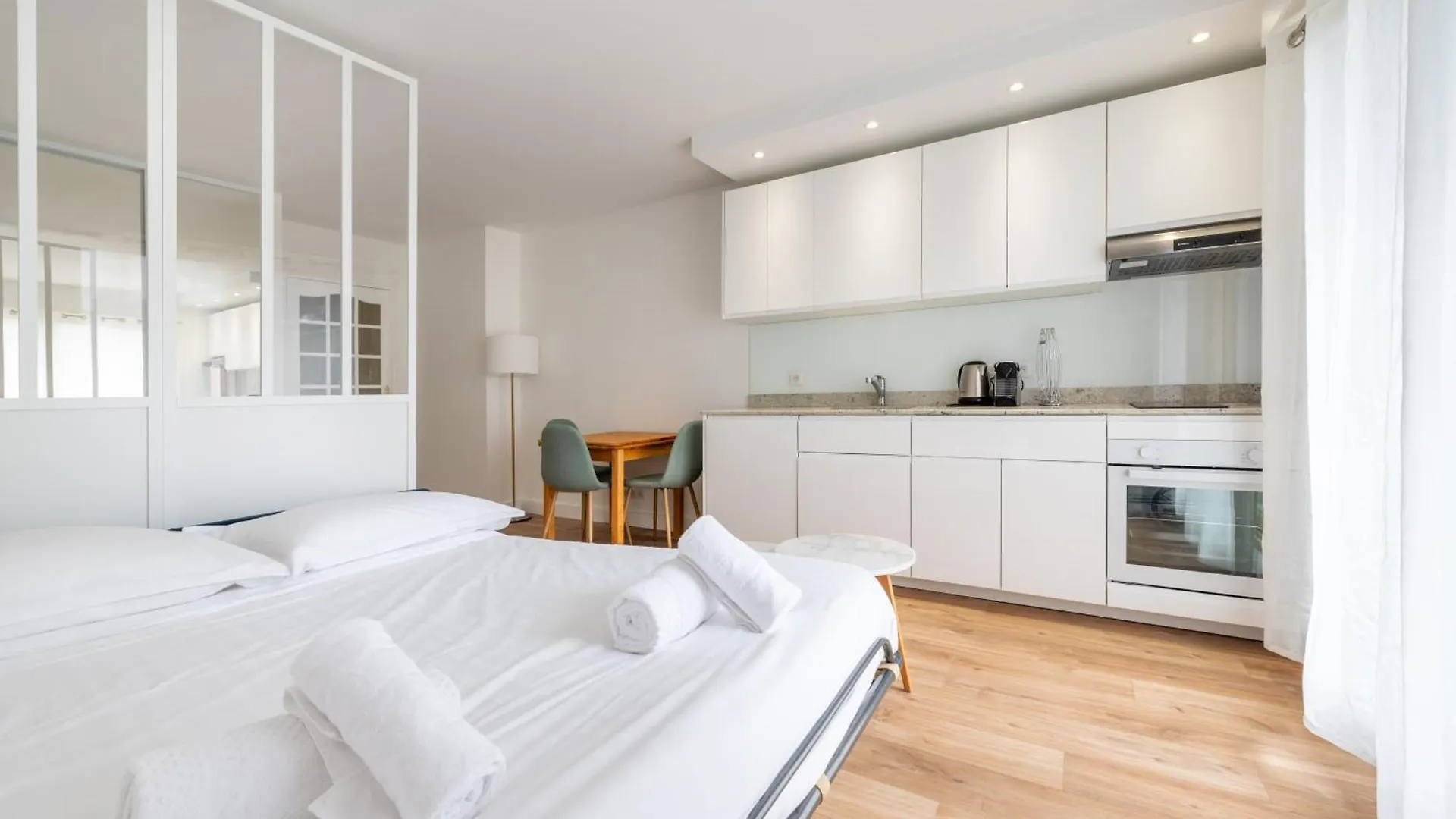 Stylish 1Bd Flat With Patio Rue Des Petites Ecuries Apartment Paris